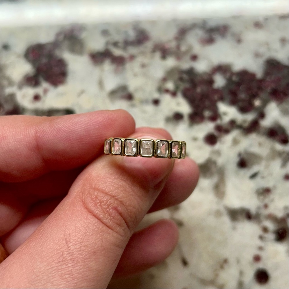 Elegant Gold Band Ring